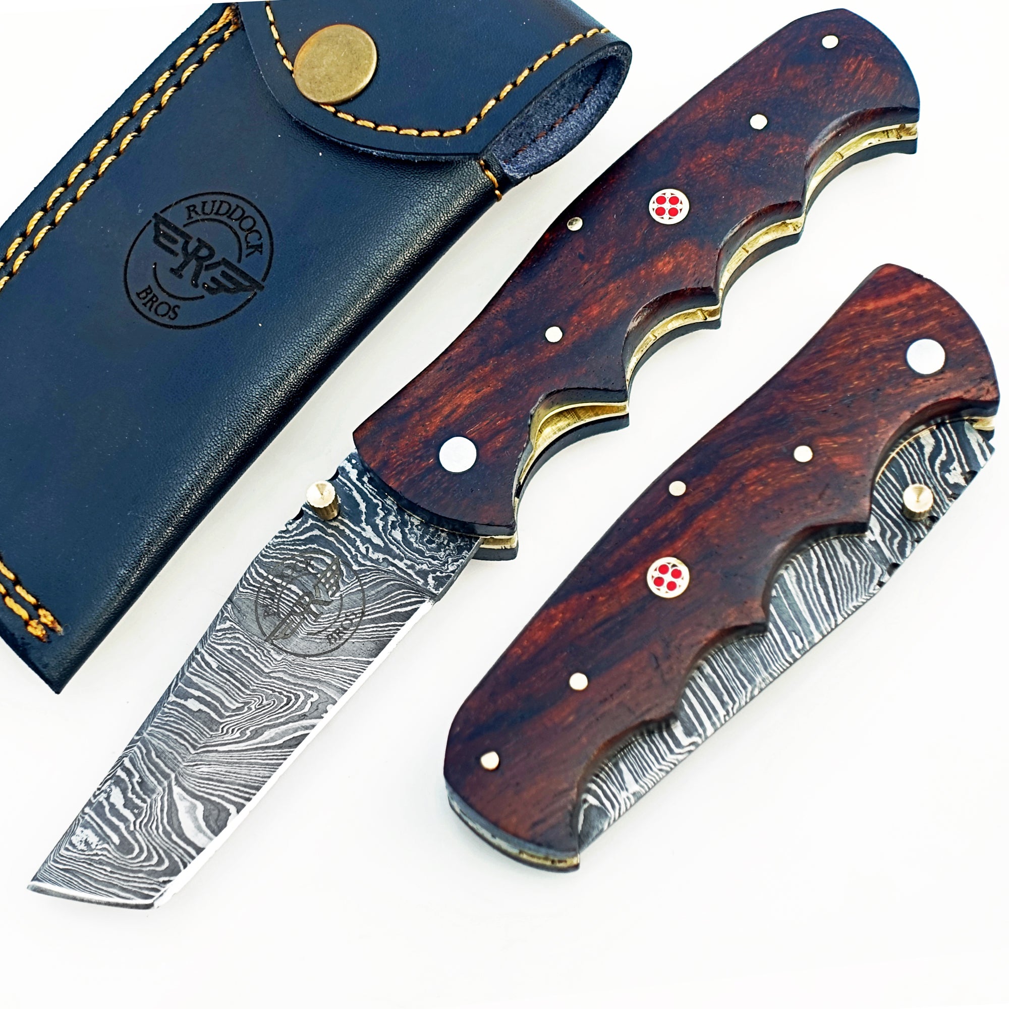 Damascus Steel Folding Knife – Ergonomic Grip & Strong Build