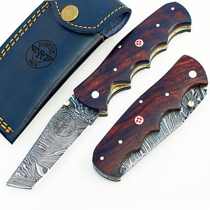 Damascus Steel Folding Knife – Ergonomic Grip & Strong Build