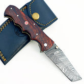 Damascus Steel Folding Knife – Ergonomic Grip & Strong Build