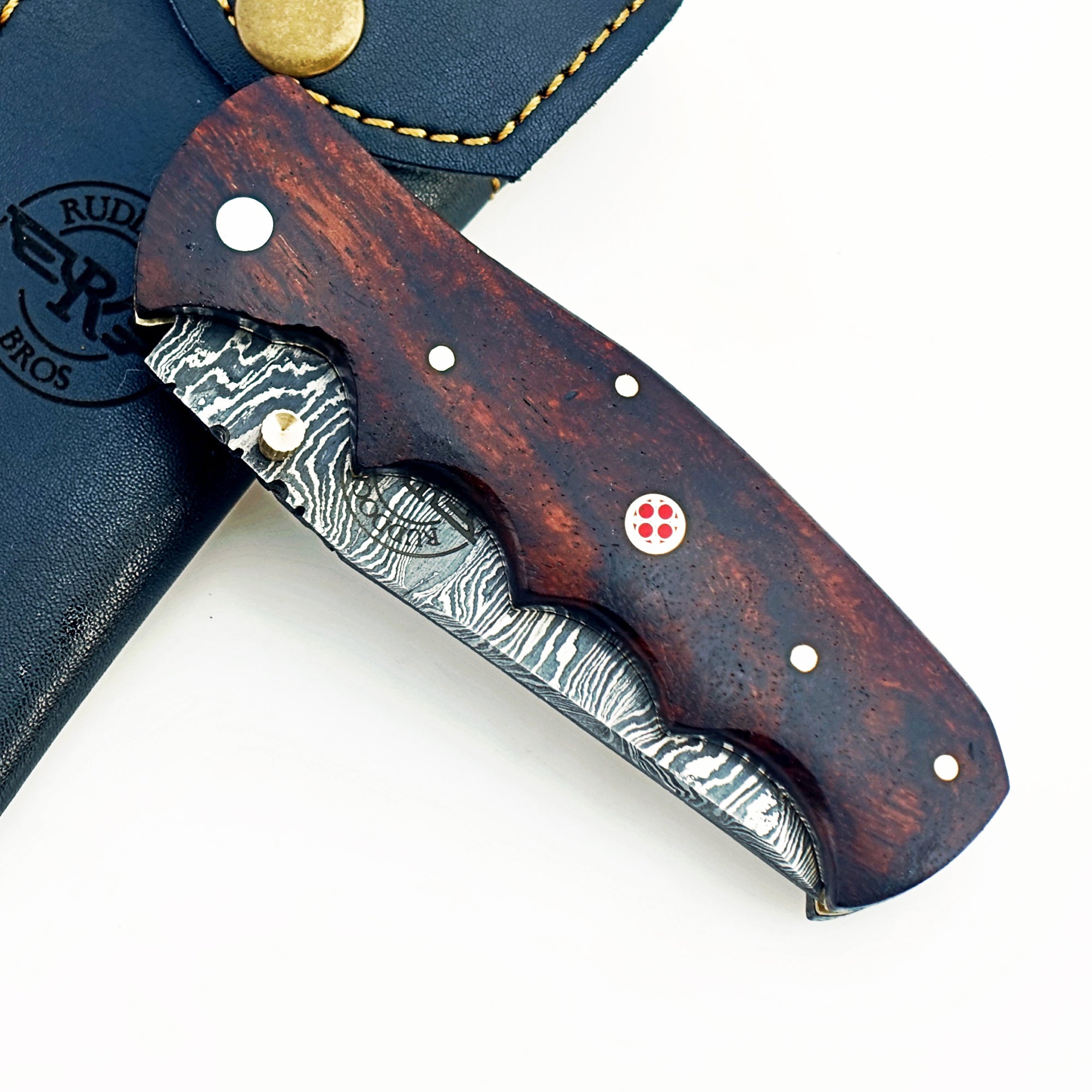 Damascus Steel Folding Knife – Ergonomic Grip & Strong Build