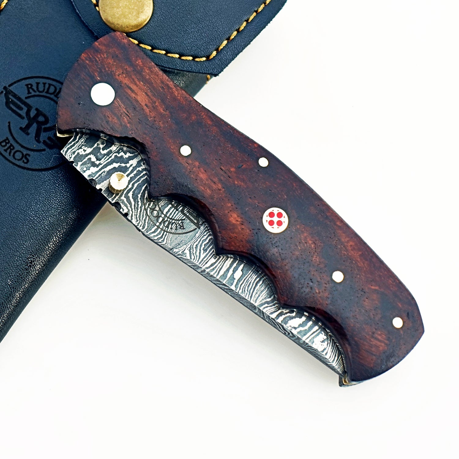 Damascus Steel Folding Knife – Ergonomic Grip & Strong Build