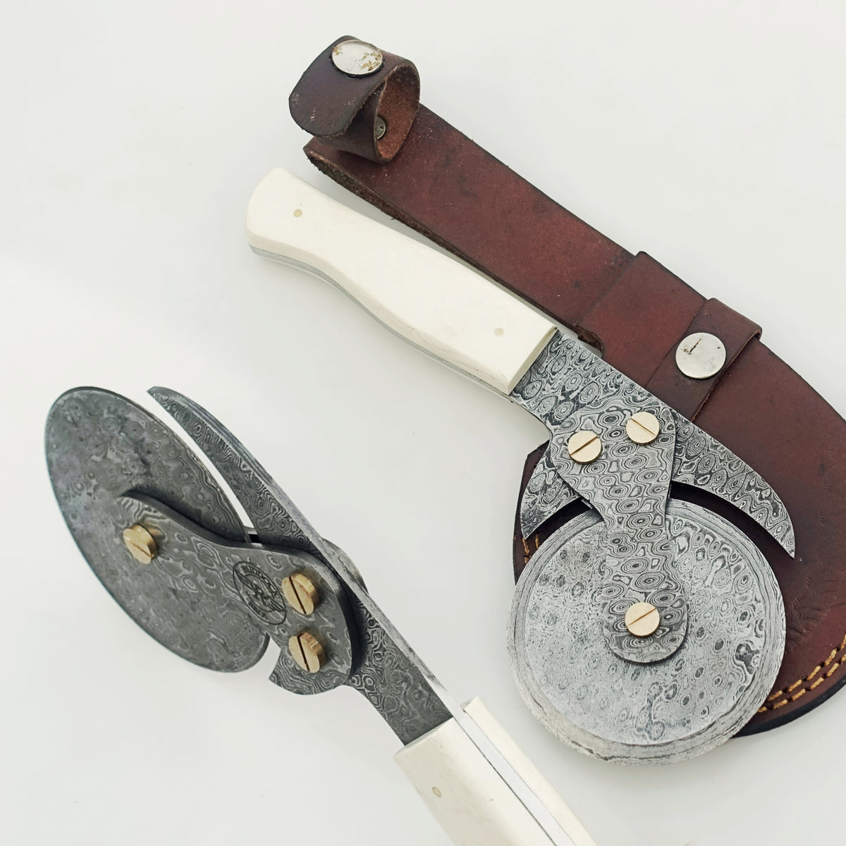 Ruddock Bros - Bone Pizza Cutter - The Slice - Damascus Steel & Bone