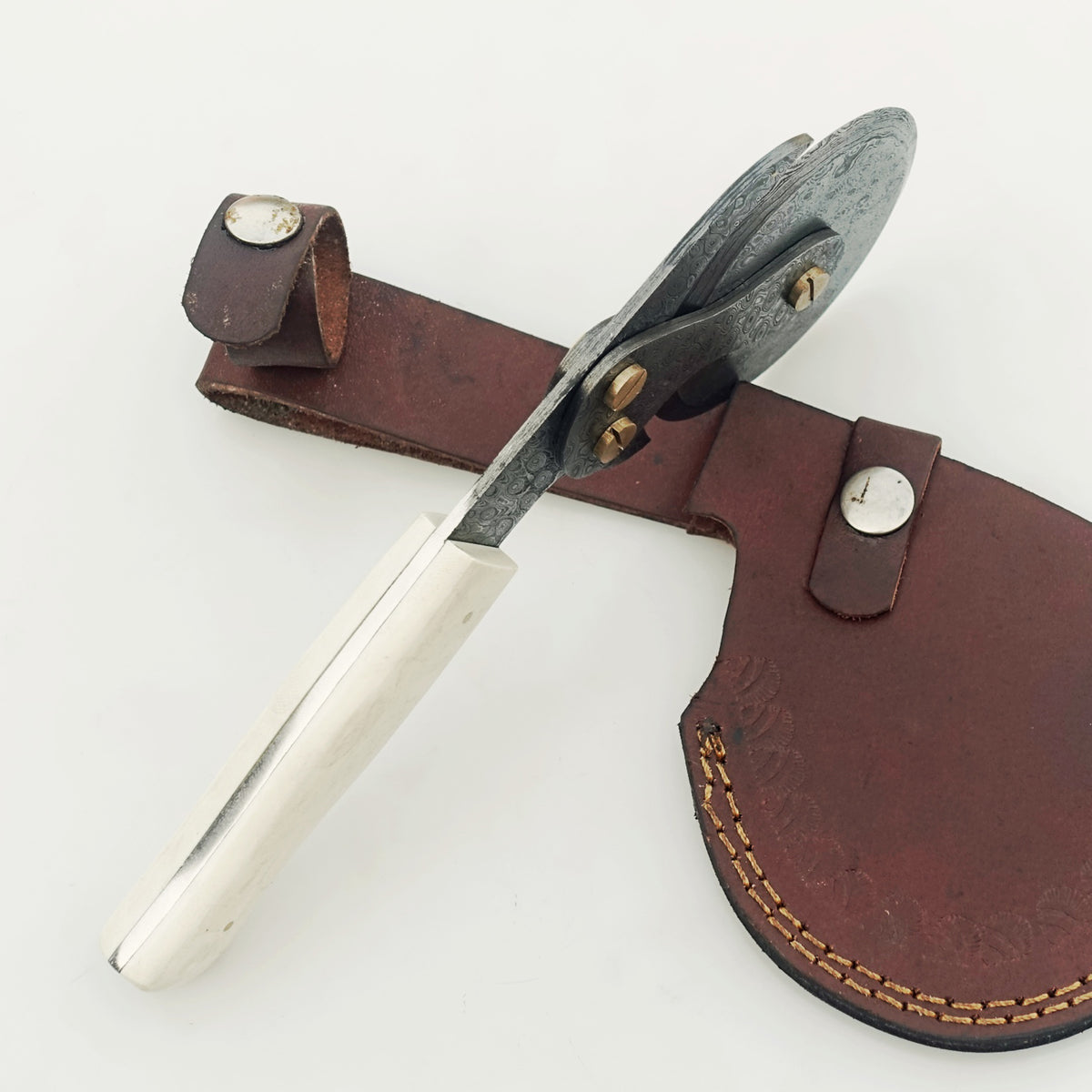 Ruddock Bros - Bone Pizza Cutter - The Slice - Damascus Steel & Bone
