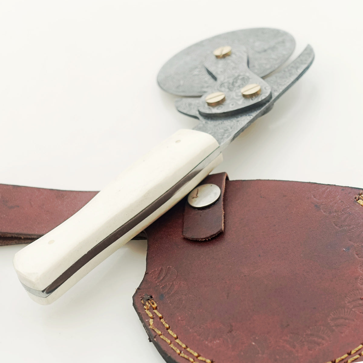 Ruddock Bros - Bone Pizza Cutter - The Slice - Damascus Steel & Bone
