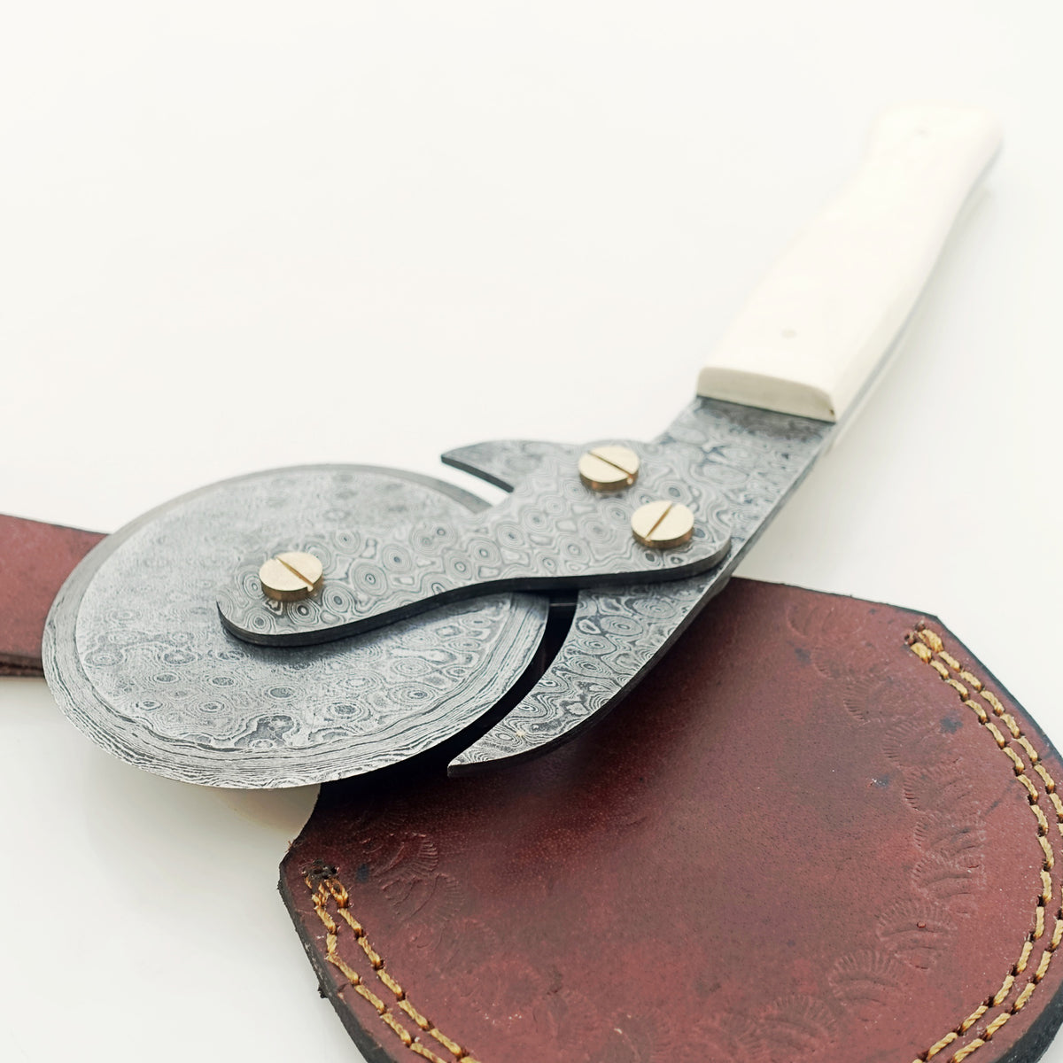 Ruddock Bros - Bone Pizza Cutter - The Slice - Damascus Steel & Bone
